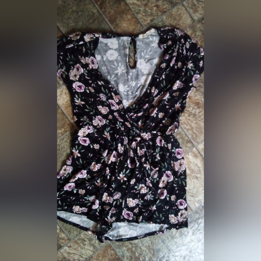 Black floral romper size L, liberty love